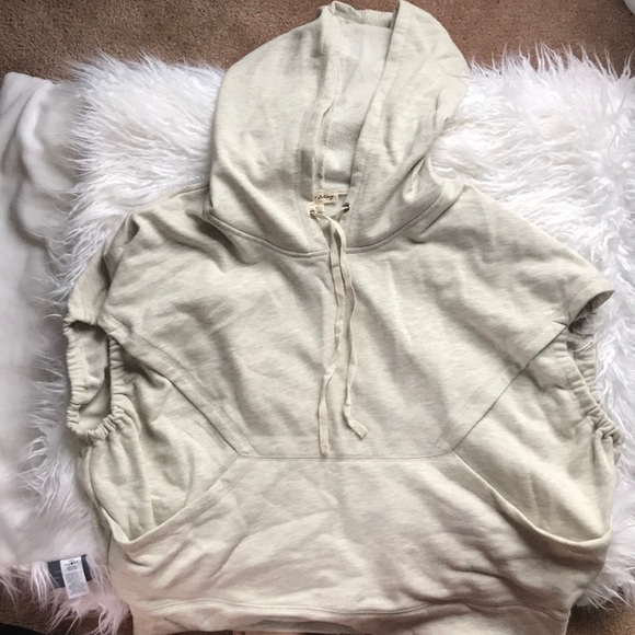 Tops - Women’s sweatshirt